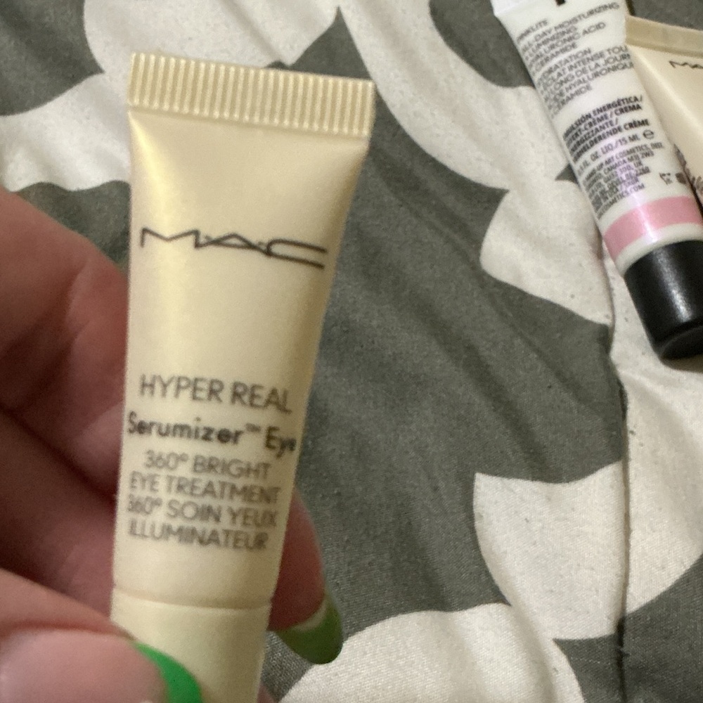 MAC Cosmetics Bundle - Picture 5 of 9